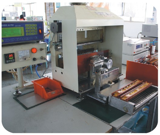 �Զ�������Auto-Soldering Machine