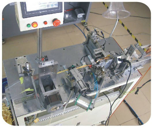 �Զ�ͭ���㺸��Auto-Foil-Spotting Machine