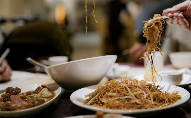 《2025中国中式餐饮行业白皮书》：165页行业报告深度剖析中式餐饮